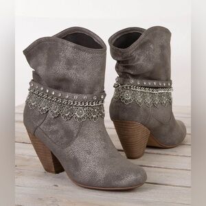 Not Rated Pablo Ankle Boot Size 7.5